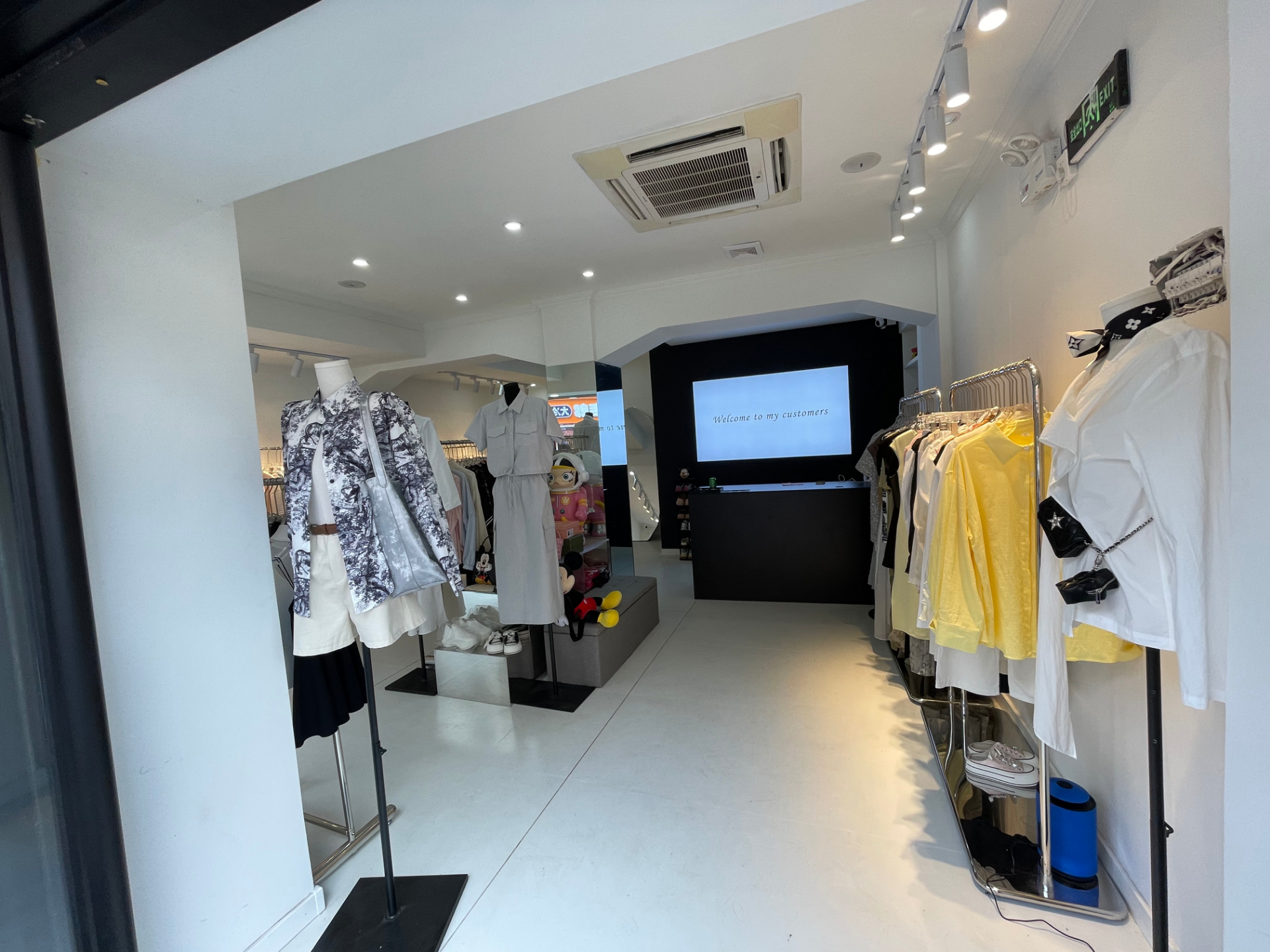 朝阳 红旗街女装 服装店出兑 临街店铺转让