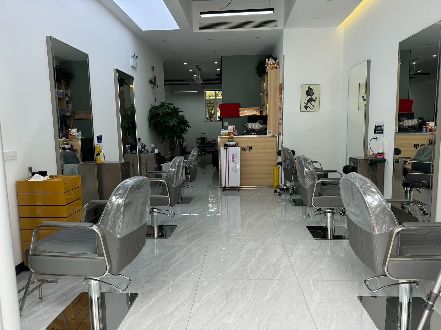 绿园区中海景阳公馆b区美发店美甲出兑