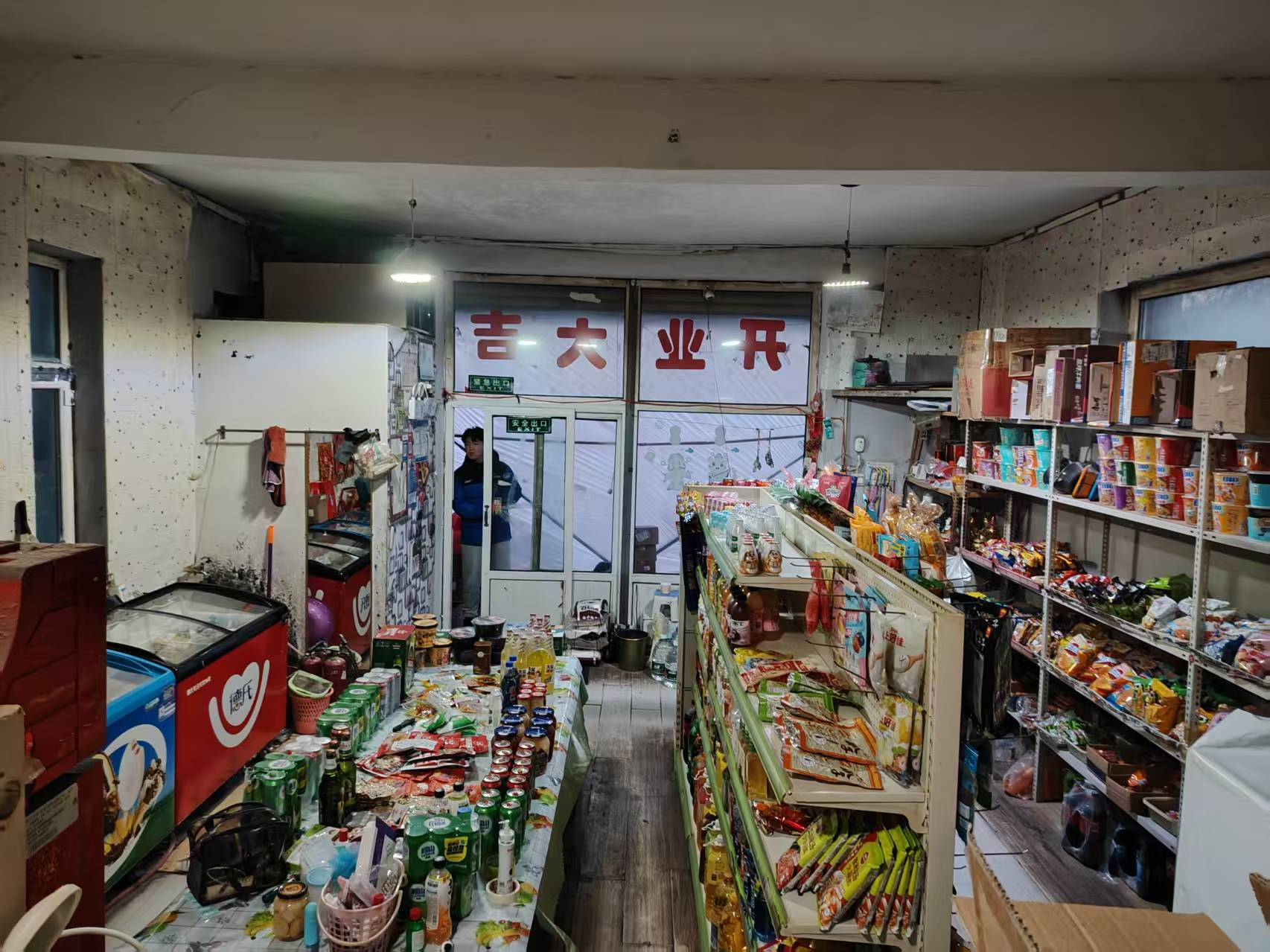 高新区剑桥园西区小区内超市出兑快递出兑
