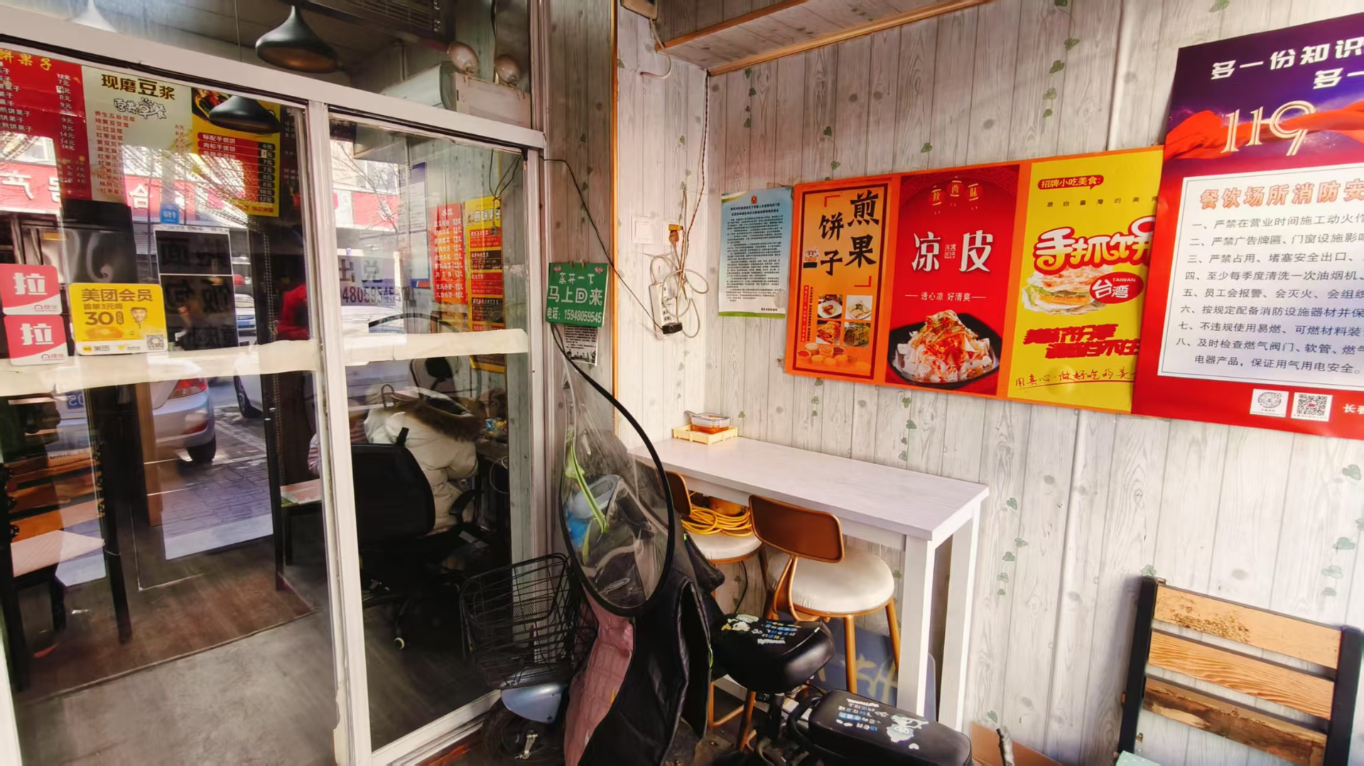 西三道街40平门市出兑对面商厦临近中小学可做快餐饮品等项目