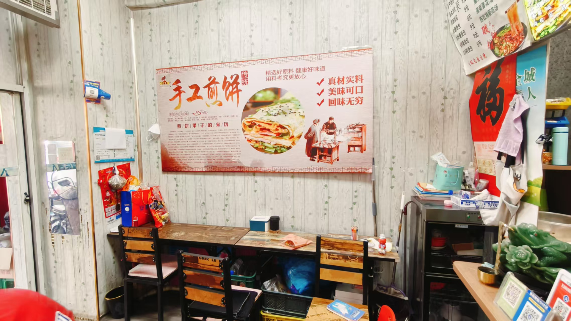 西三道街40平门市出兑对面商厦临近中小学可做快餐饮品等项目