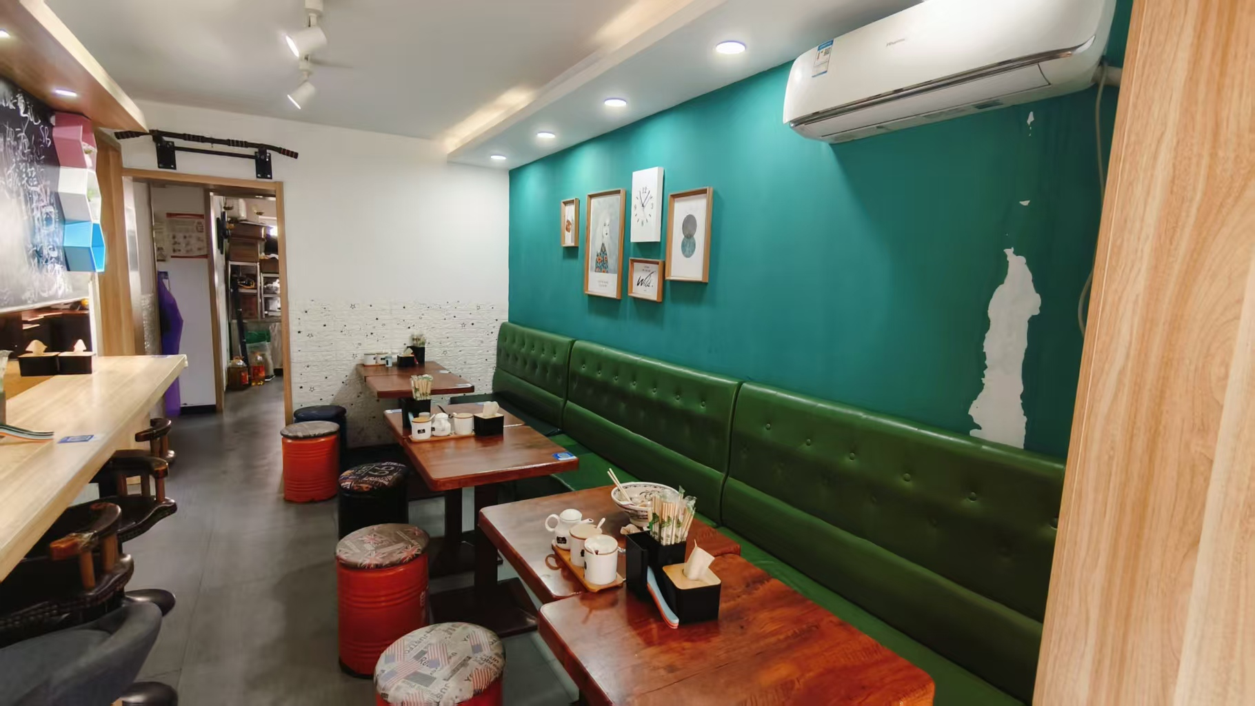 面馆出兑转让 快餐店出兑转让 高中学生众多 可加项