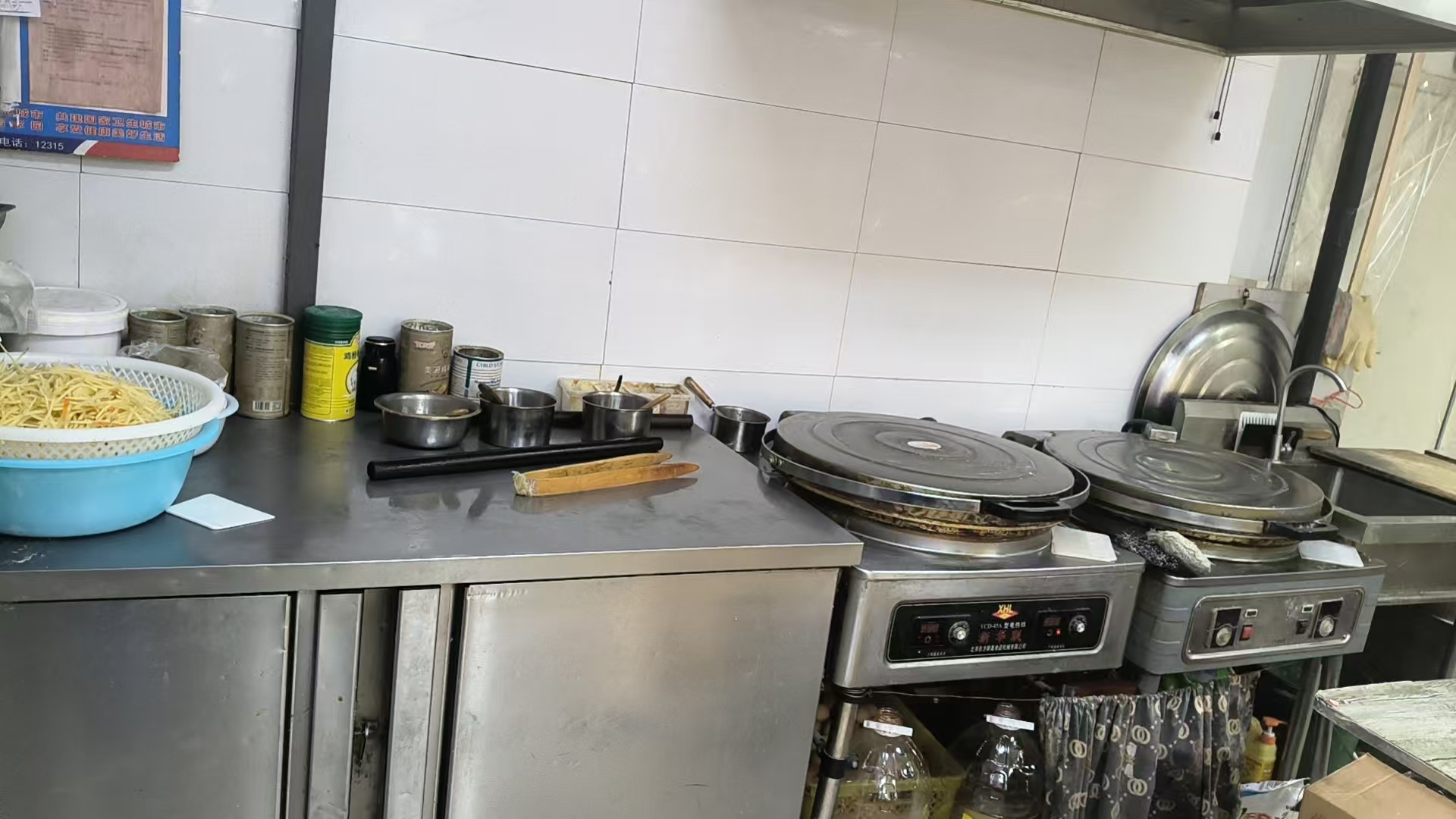大型超市内档口出兑转让，饼店面食店，收入稳定 附近仅一家