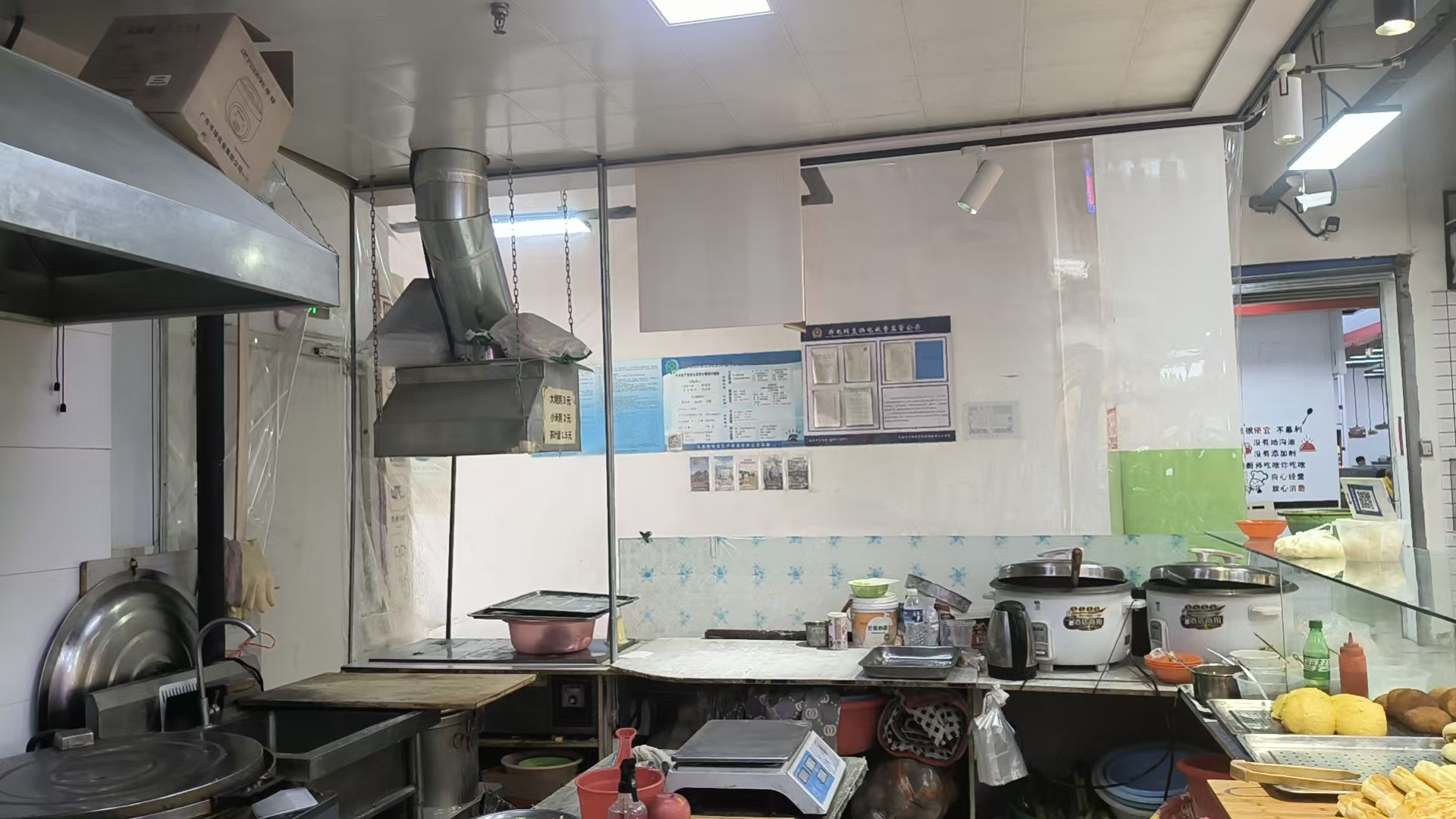 大型超市内档口出兑转让，饼店面食店，收入稳定 附近仅一家