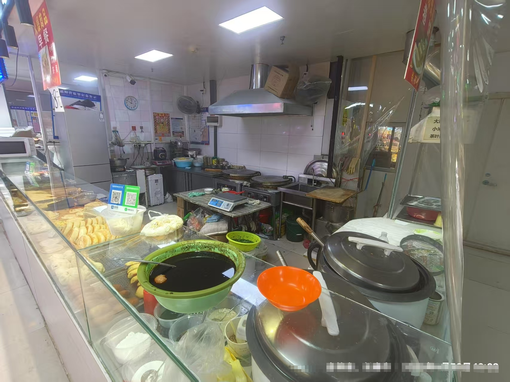 大型超市内档口出兑转让，饼店面食店，收入稳定 附近仅一家
