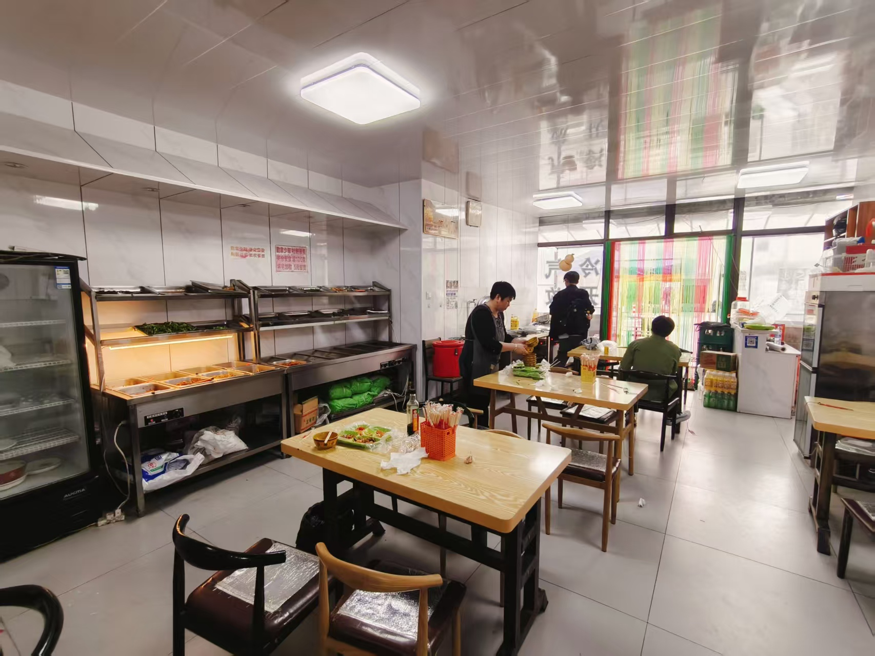 春郊胡同120平快餐店出兑转让 市场旁人流量大 可改项