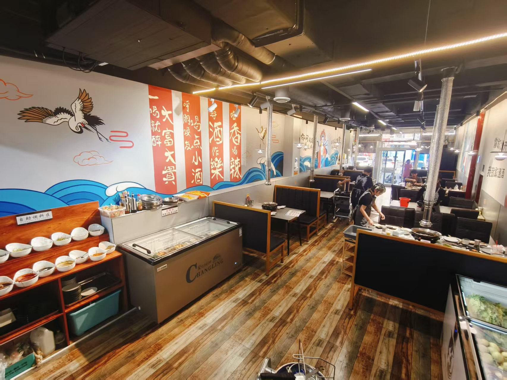 东岭北街营业中烤肉店出兑，位置好。房费低，格局好