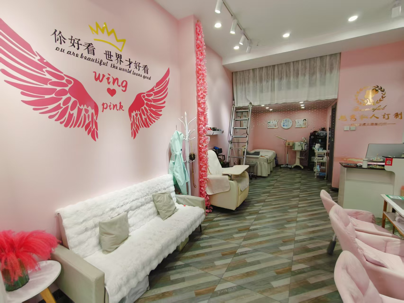 红旗街美甲美睫出兑美容美体出兑转让